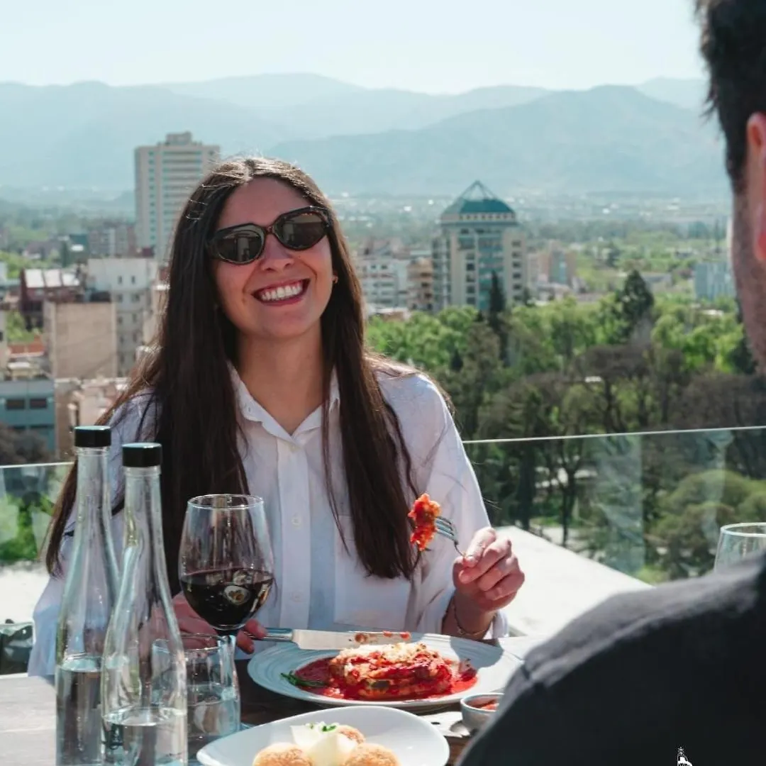 Premium Tower Suites Mendoza Apartahotel