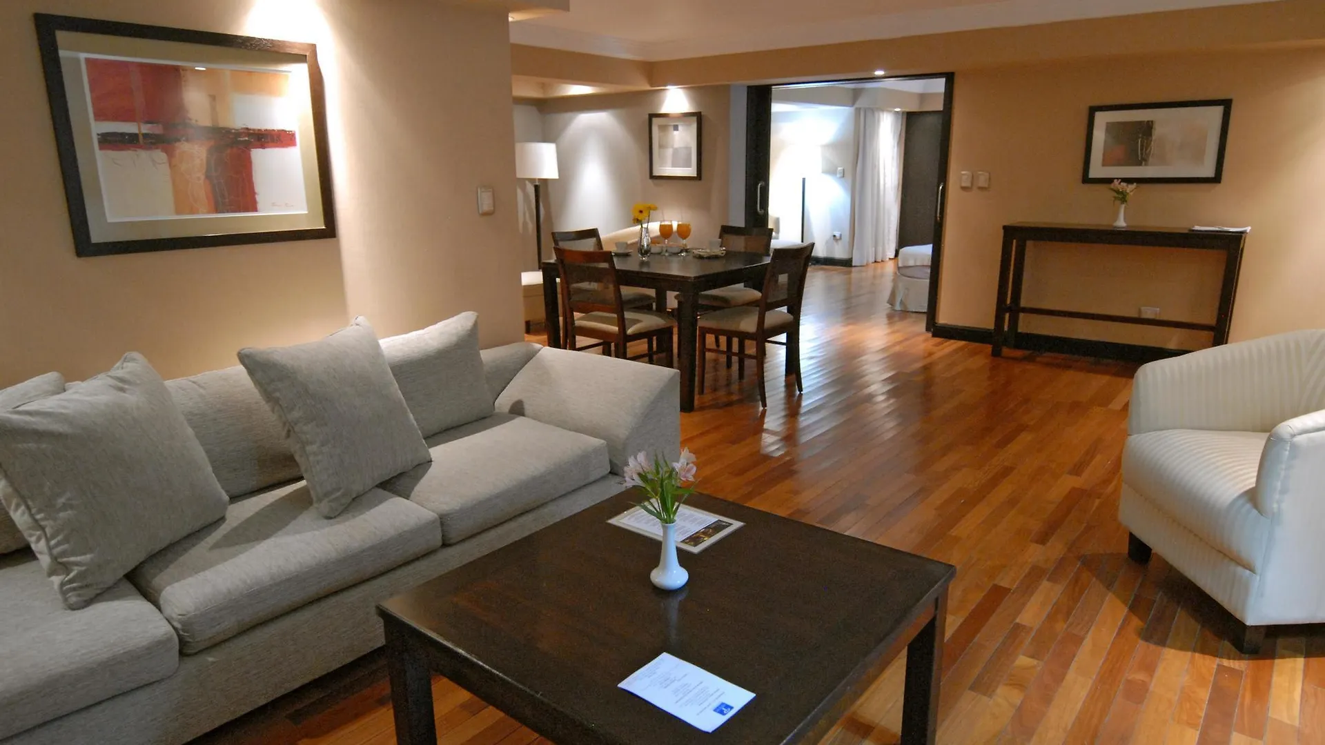 Premium Tower Suites Mendoza Apart Otel